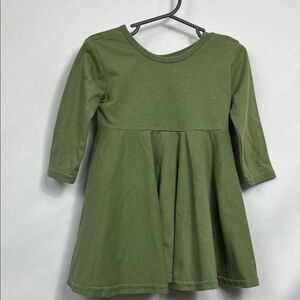 Ria’s Closet green long sleeve twirl dress size 2